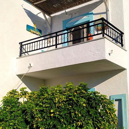 Апартаменты Socrates Sea View Kampos Marathokampou Экстерьер фото